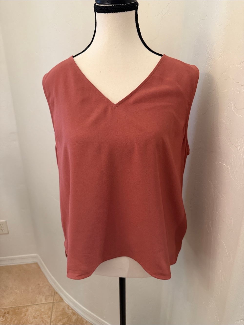 Ann Taylor Women's V-Neck Sleeveless Top - Rust